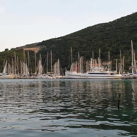 Rozart - River Marina With Free Parking Apartmán